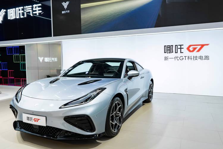 惠州349哪吒汽车在智能汽车领域的表现，领途汽车在新能源汽车市场中的影响力